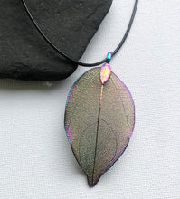 Load image into Gallery viewer, Leaf Pendant