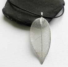 Load image into Gallery viewer, Leaf Pendant