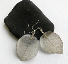 Load image into Gallery viewer, Leaf Earrings