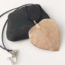 Load image into Gallery viewer, Heart Leaf Pendant